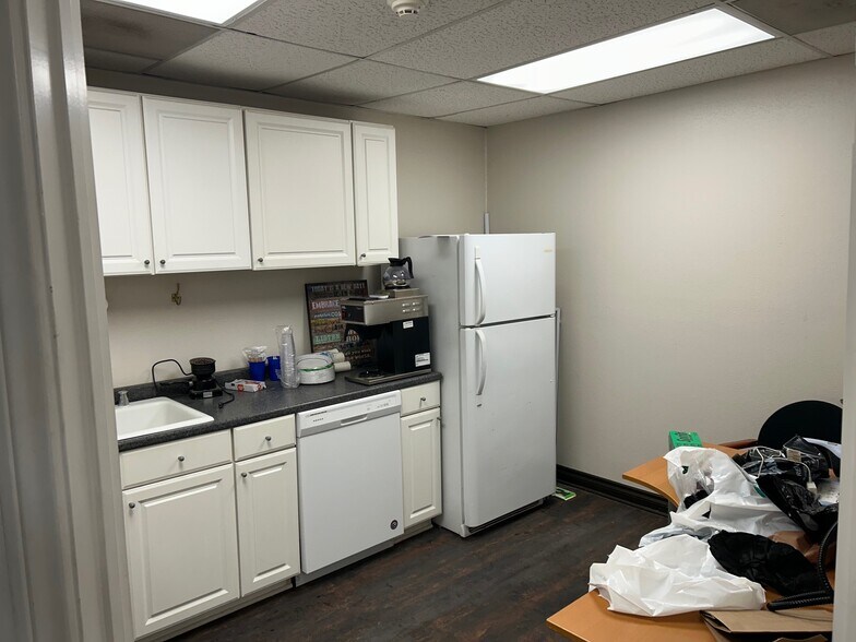 More Photos Of 8843 Lankershim Blvd, Sun Valley Light Manufacturing For Lease