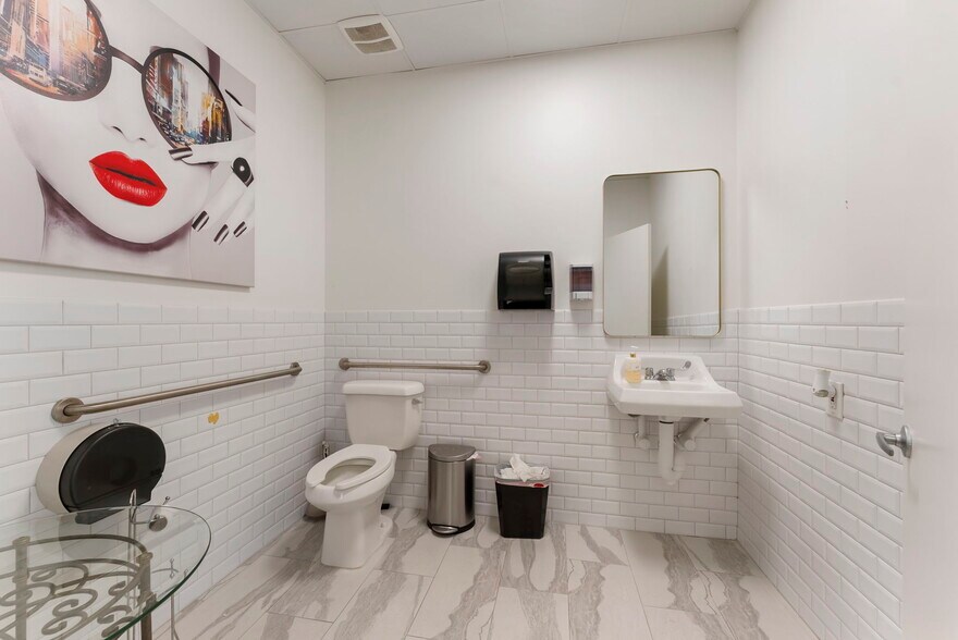 More Photos Of 26211 I-45, Spring Office For Lease
