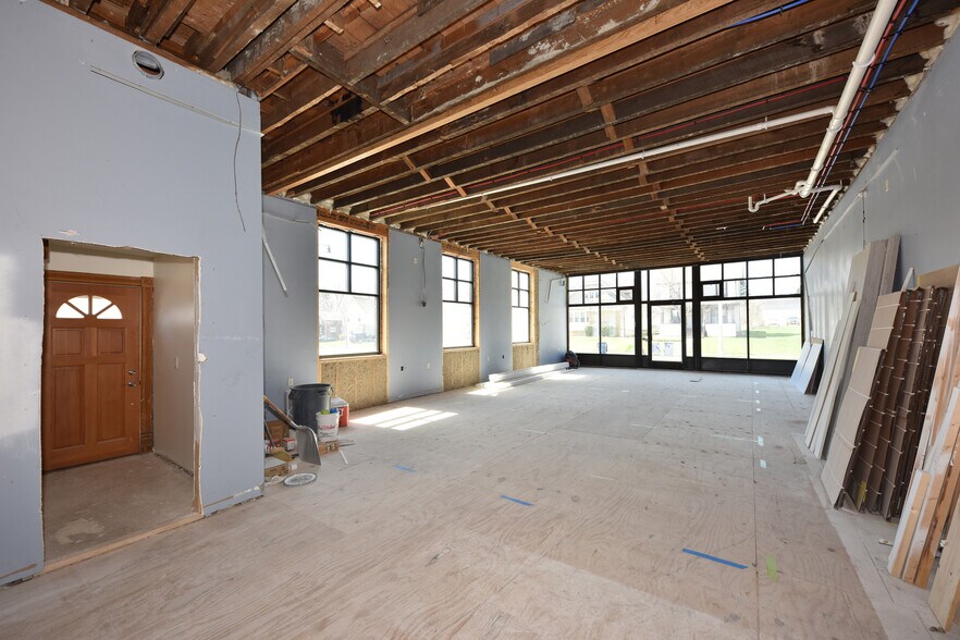 More Photos Of 700 N Wisconsin St, Port Washington Flex For Lease