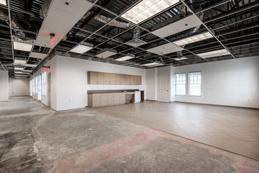 More Photos Of 85 Village Ln, Colleyville Office For Lease