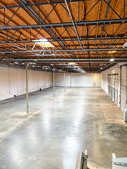 More Photos Of 5828 Smithway St, Commerce Warehouse For Lease