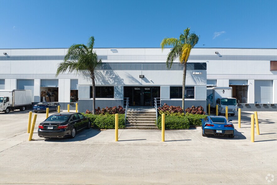 More Photos Of 1600-1614 NW 23rd Ave, Fort Lauderdale Warehouse For Lease