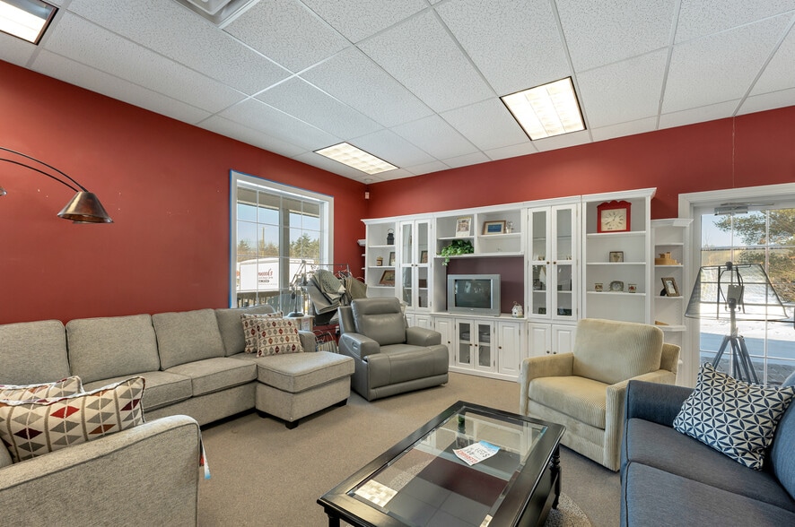 More Photos Of 1210 White Mountain Hwy, Ossipee Freestanding For Sale