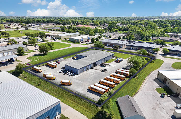 More Photos Of 3300 NW 101st St, Urbandale Warehouse For Lease