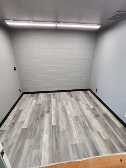 More Photos Of 310 SE Railroad St, Bend Storefront Retail Residential For Lease