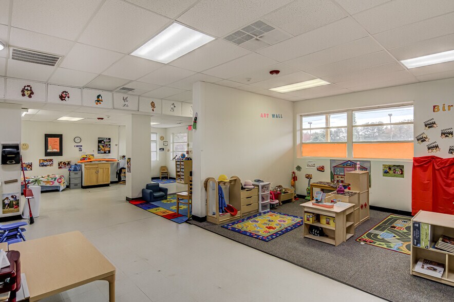 More Photos Of 5016 Old Walkertown Rd, Winston-Salem Daycare Center For Sale