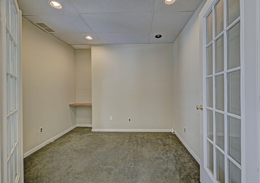 More Photos Of 528-538 Bloomfield Ave, Verona Storefront For Lease