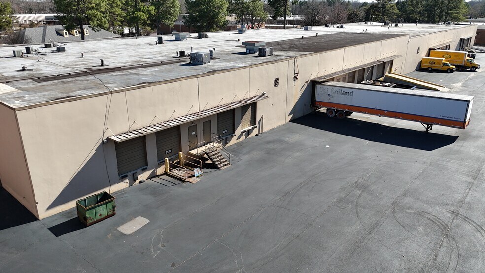 More Photos Of 2565-2579 Park Central Blvd, Decatur Distribution For Lease