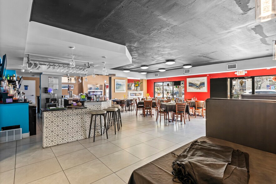 More Photos Of 502-504 Lucerne Ave, Lake Worth Restaurant For Lease