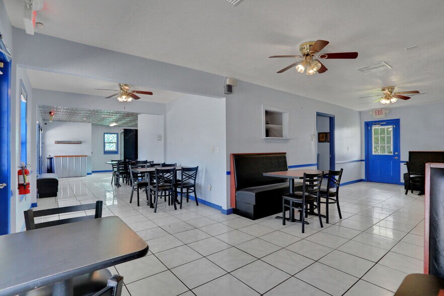 More Photos Of 413 Elm St, Welaka Freestanding For Sale