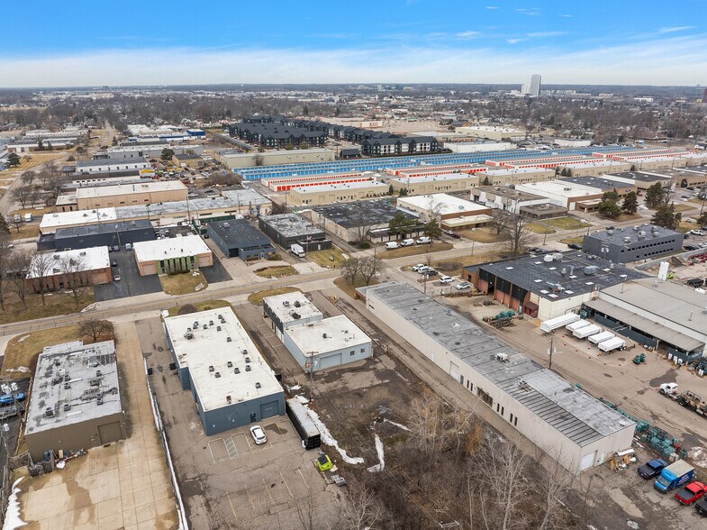 More Photos Of 1216-1218 Combermere Dr, Troy Warehouse For Lease