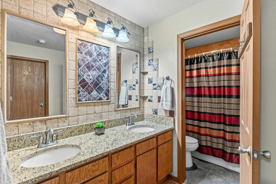More Photos Of 205 Beaver Lodge Rd, Frisco Hotel For Sale