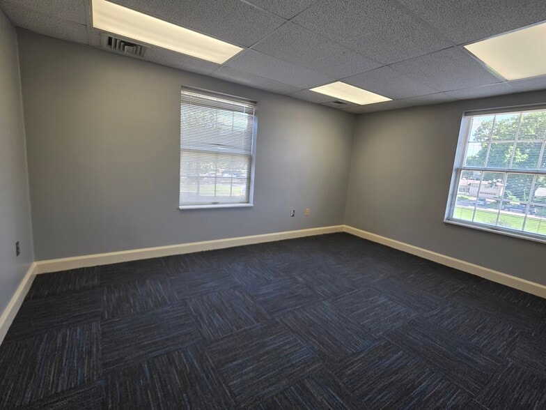 More Photos Of 2027 Broadway St, Cape Girardeau Office For Lease