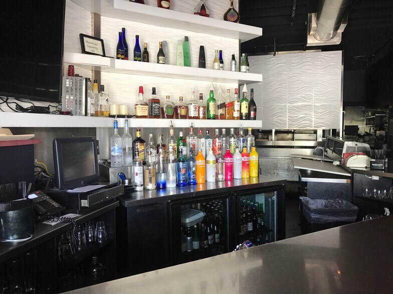 More Photos Of 1810-1818 S Young Cir, Hollywood Restaurant For Sale