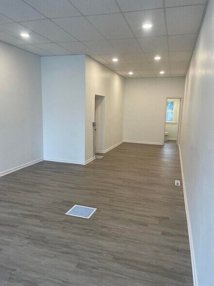 More Photos Of 1410 Washington St, Manitowoc General Retail For Sale