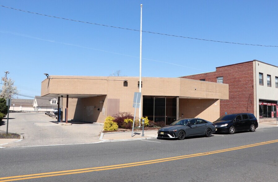 More Photos Of 24 Main St, Toms River Bank For Lease