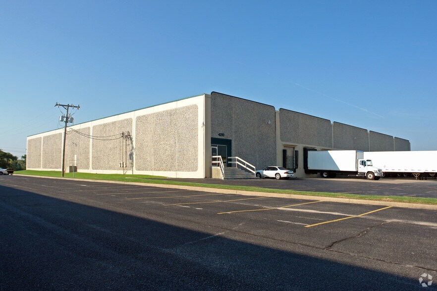 More Photos Of 4210 Will Rogers Pky, Oklahoma City Distribution For Lease