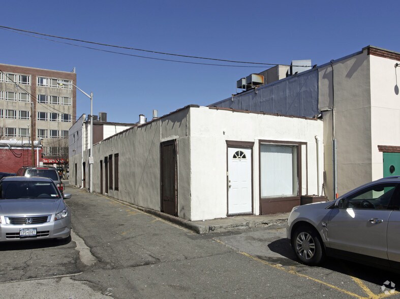 More Photos Of 270 Sunrise Hwy, Rockville Centre General Retail For Sale