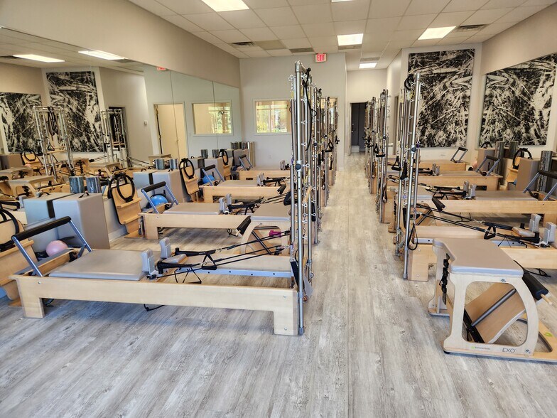 More Photos Of 1602-1650 N Bell School Rd, Rockford General Retail For Sale