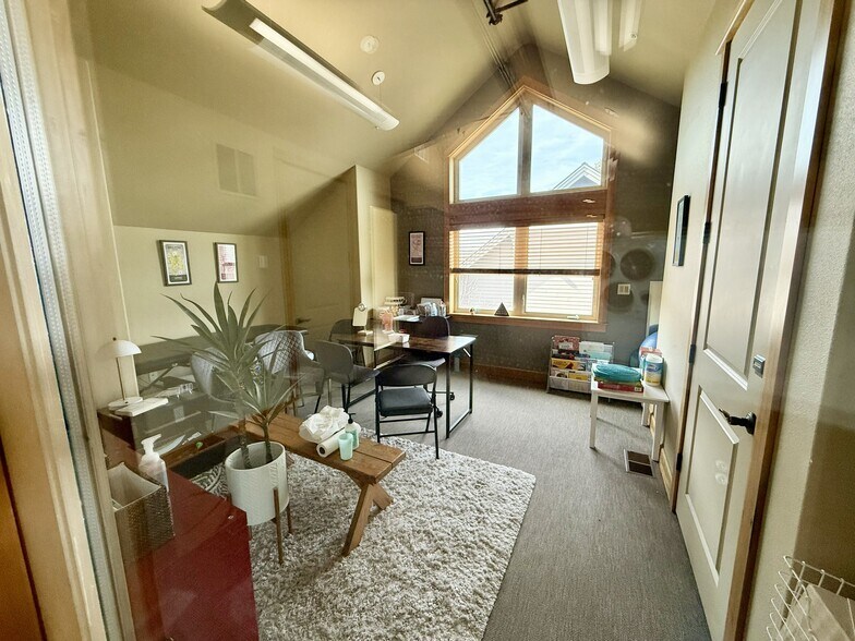 More Photos Of 593 NW York Dr, Bend Office For Lease