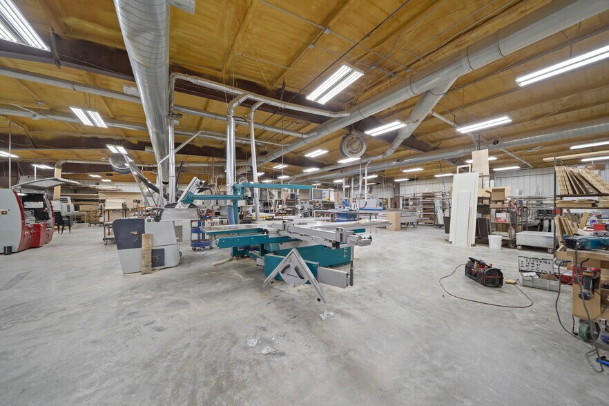 More Photos Of 29 Red Oak Rd, High Hill Manufacturing For Sale