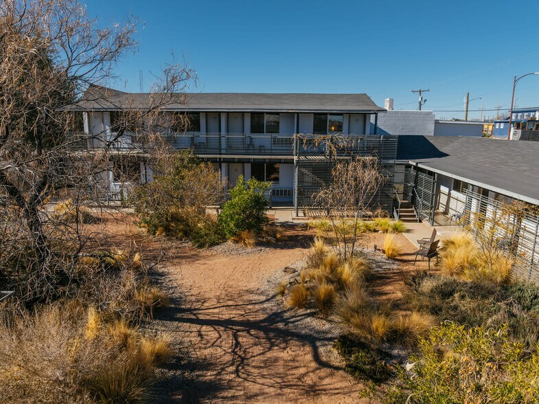 More Photos Of 601 W San Antonio St, Marfa Hotel For Sale