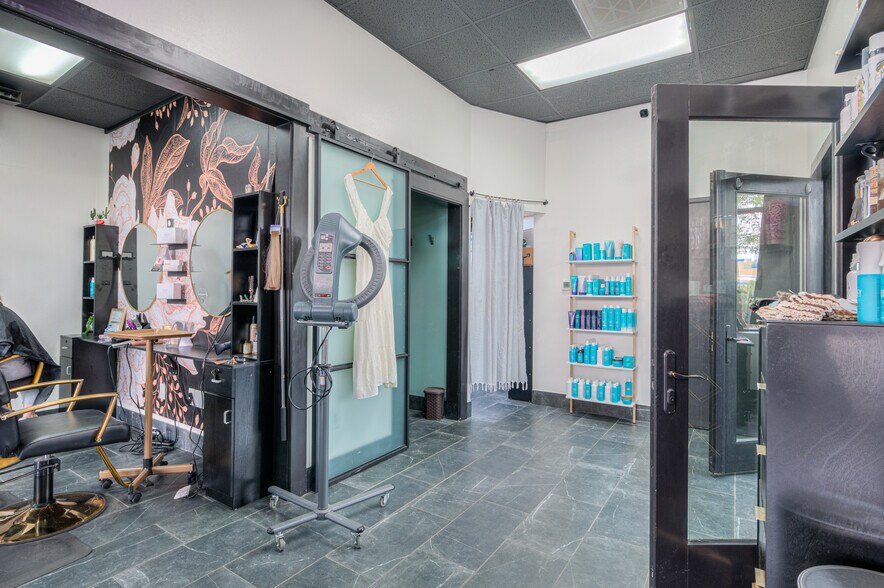 More Photos Of , Redmond General Retail For Sale