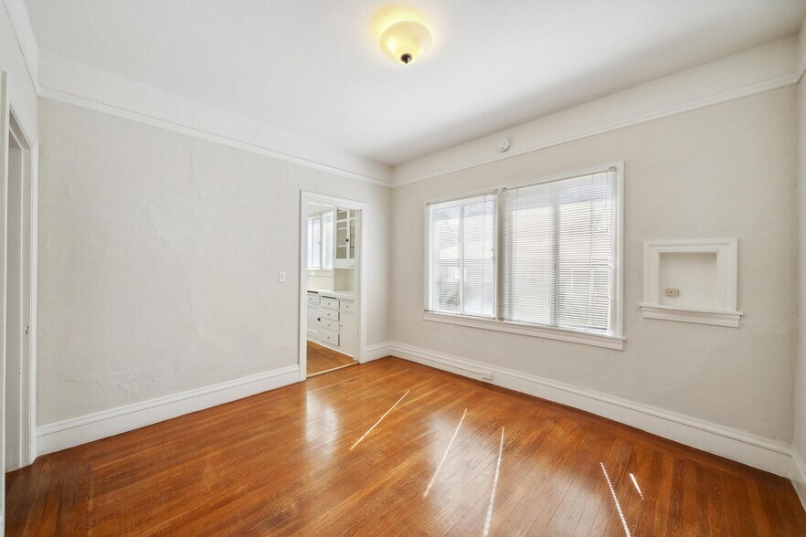 More Photos Of 309 63rd St, Oakland Apartments For Sale