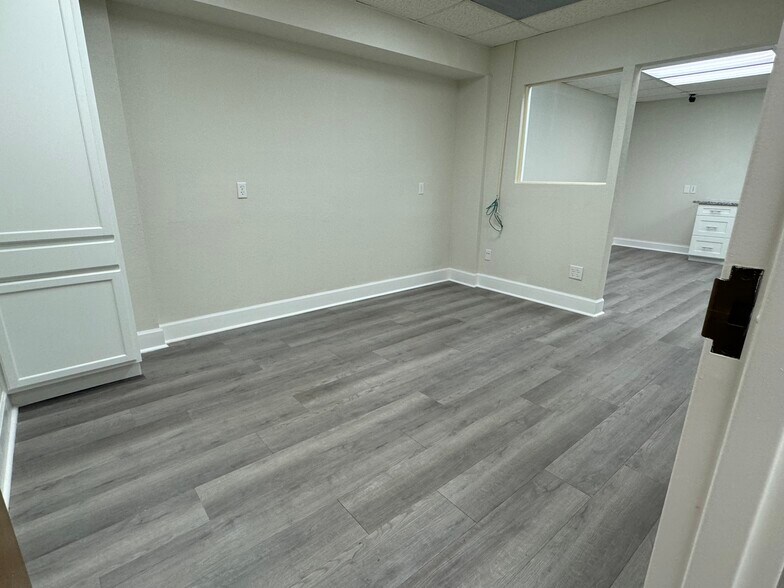More Photos Of 1403 Medical Plaza Dr, Sanford Medical For Sale