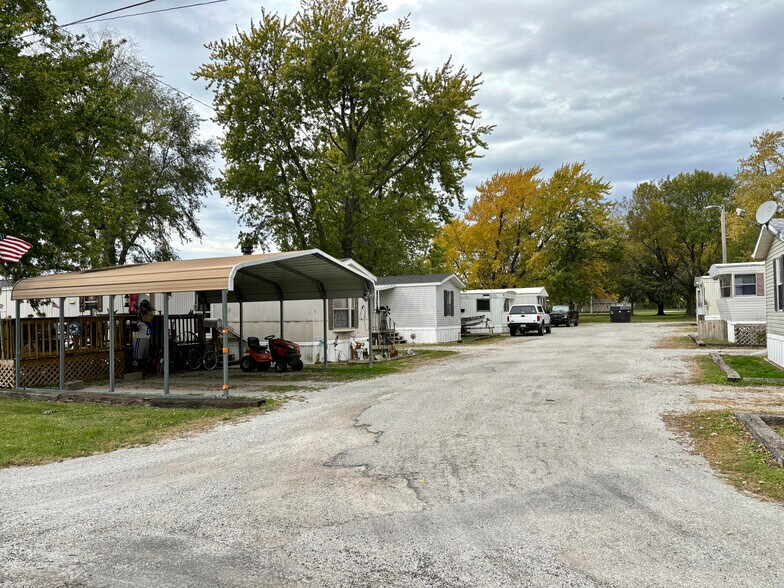 More Photos Of 521 S Emmett St, Virden Manufactured Housing Mobile Home Park For Sale