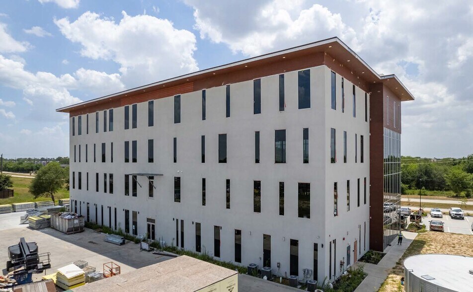 More Photos Of 8850 Huffmeister Rd, Houston Office For Lease