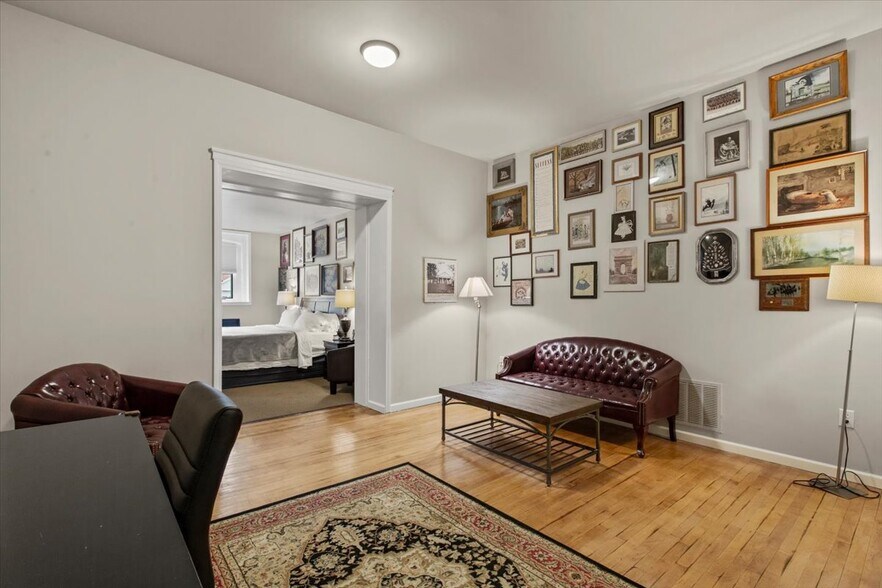 More Photos Of 49 Florida Ave, Amsterdam Hospitality For Sale