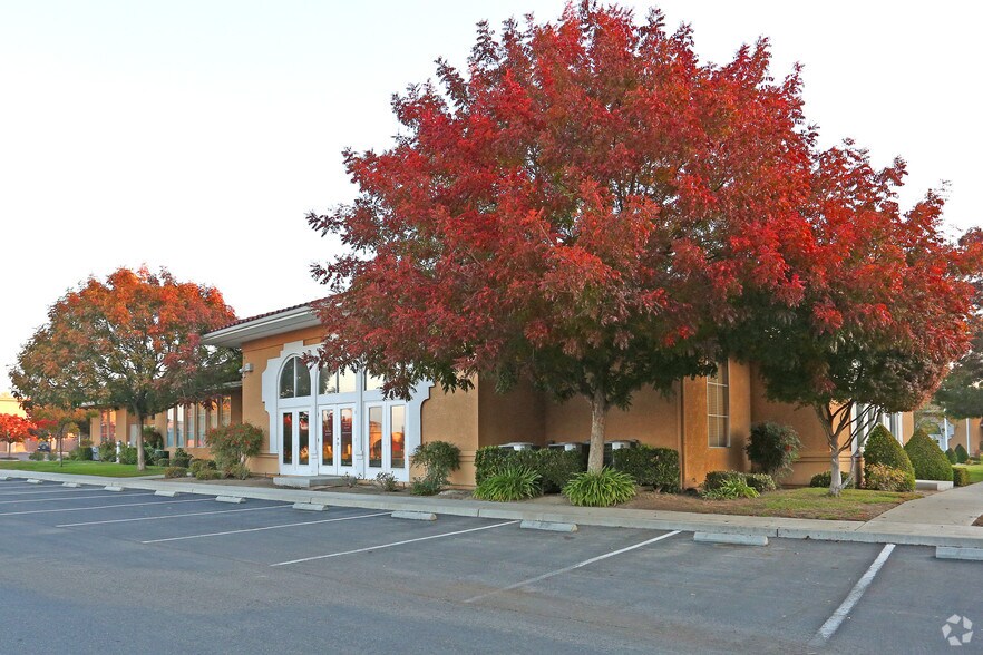 More Photos Of 9499 N Fort Washington Rd, Fresno Unknown For Lease