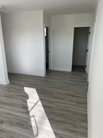 More Photos Of 1107 N Fant St, Anderson Office For Sale