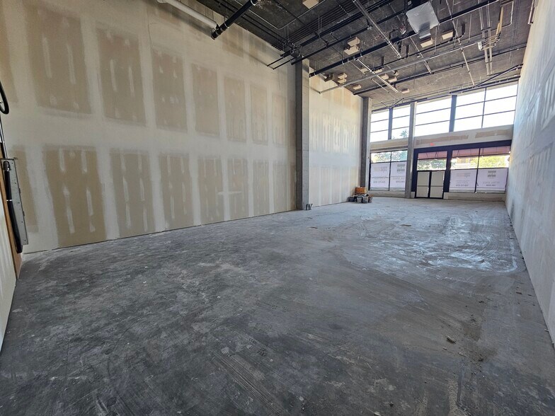 More Photos Of 3030 Pandosy St, Kelowna General Retail For Lease