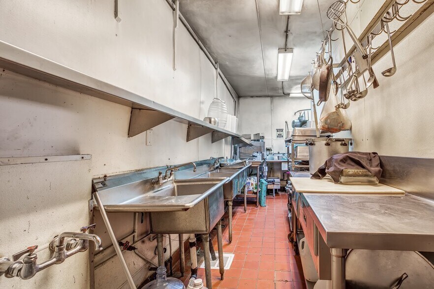 More Photos Of 3158 Larimer St, Denver Restaurant For Sale