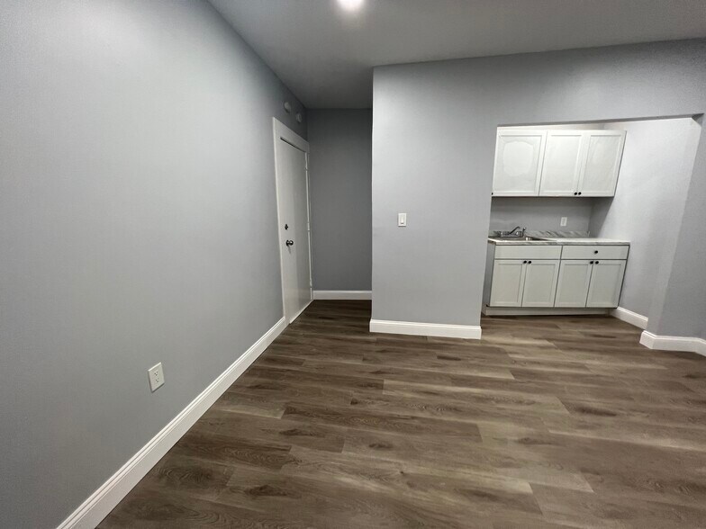 More Photos Of 174 Willow St, Waterbury Apartments For Sale