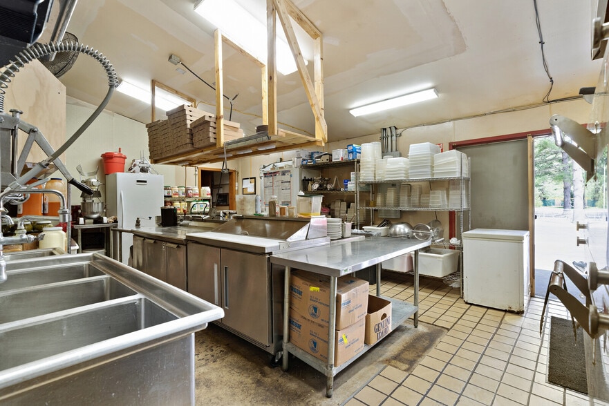 More Photos Of 8826 Gratiot Ave, Columbus Restaurant For Sale