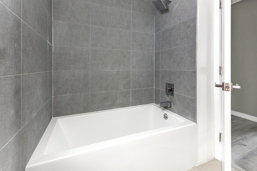 More Photos Of 400 S Mariposa Ave, Los Angeles Apartments For Sale