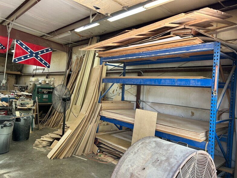 More Photos Of 2682 AR-56, Calico Rock Service For Sale