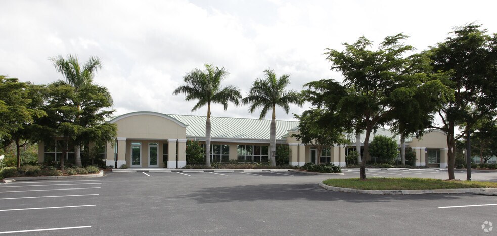 More Photos Of 6821 Palisades Park Ct, Fort Myers Office For Lease