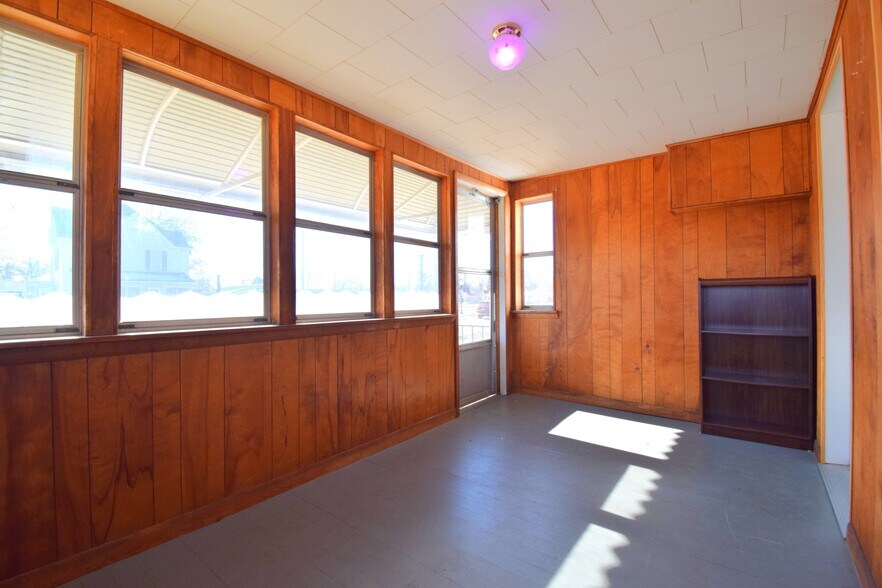 More Photos Of 102 N Park St, Sesser Restaurant For Sale