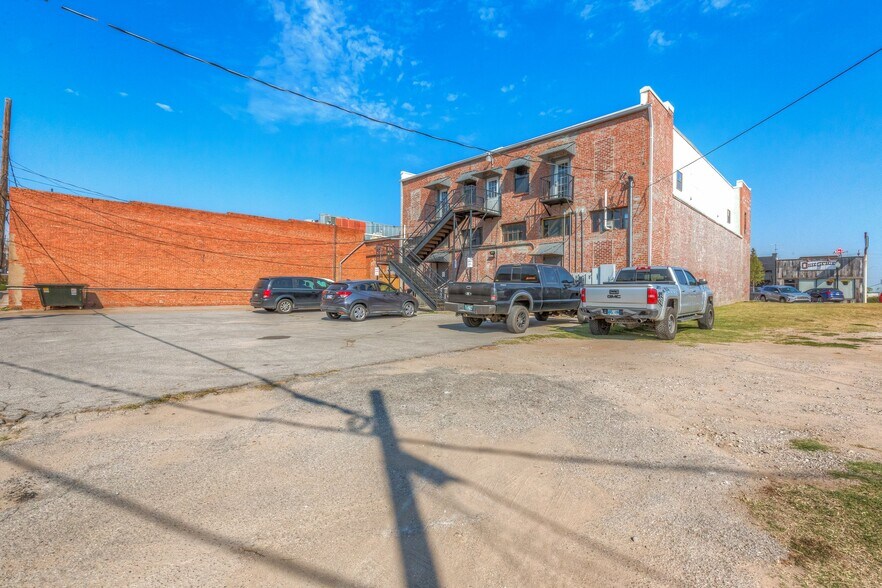 More Photos Of 116-118 N Main St, Sand Springs Storefront Retail Residential For Sale