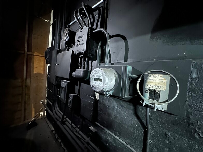 More Photos Of 2600-2604 W Fond Du Lac Ave, Milwaukee Manufacturing For Sale