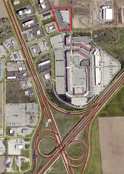 More Photos Of 3250 W Market Place Dr, Edinburgh Storefront For Lease