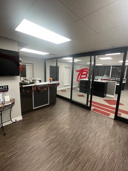 More Photos Of 6001 Nw Expressway, Oklahoma City Office For Sale