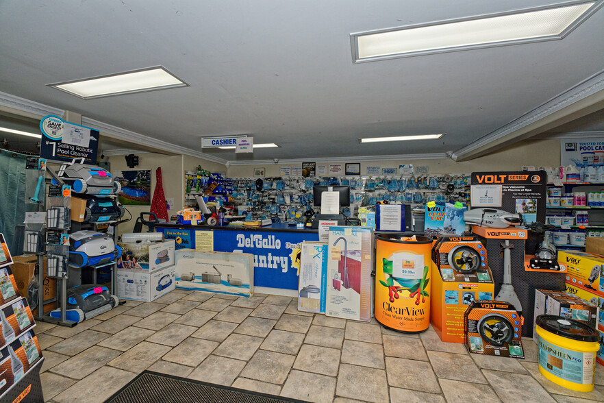 More Photos Of 671 Mariaville Rd, Schenectady Garden Center For Sale