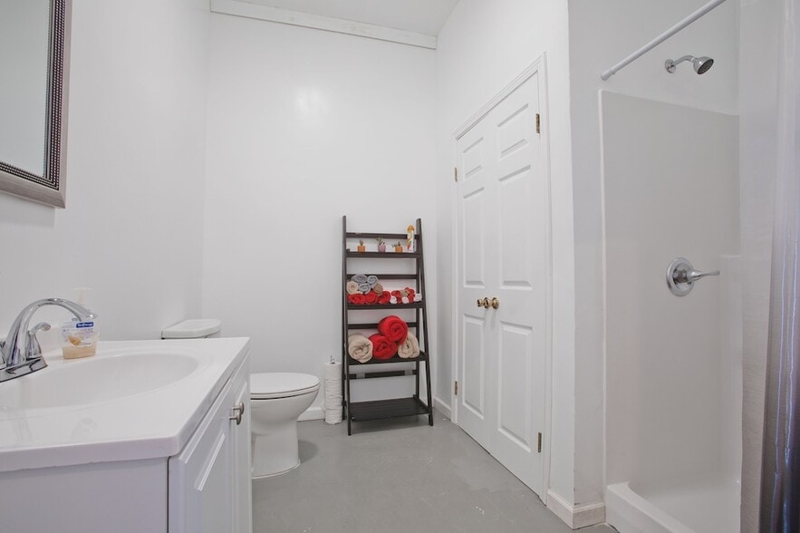 More Photos Of 179 Vance Ave, Memphis Office For Sale