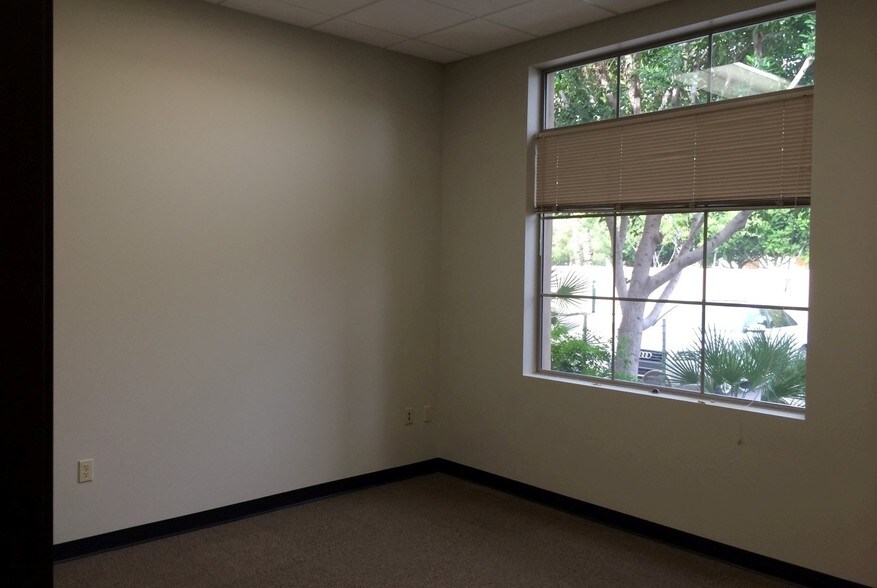 More Photos Of 2152 S Vineyard Ave, Mesa Office For Lease