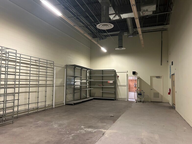 More Photos Of 230 N Courtenay Pky, Merritt Island General Retail For Lease
